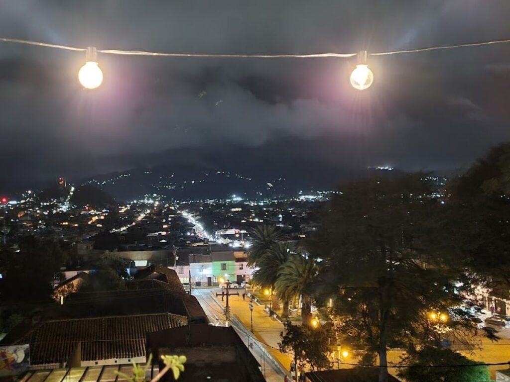 nightview from bar el charcu in san cristobal de las casas