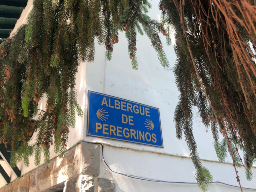 albergue de peregrinos sign on camino de frances