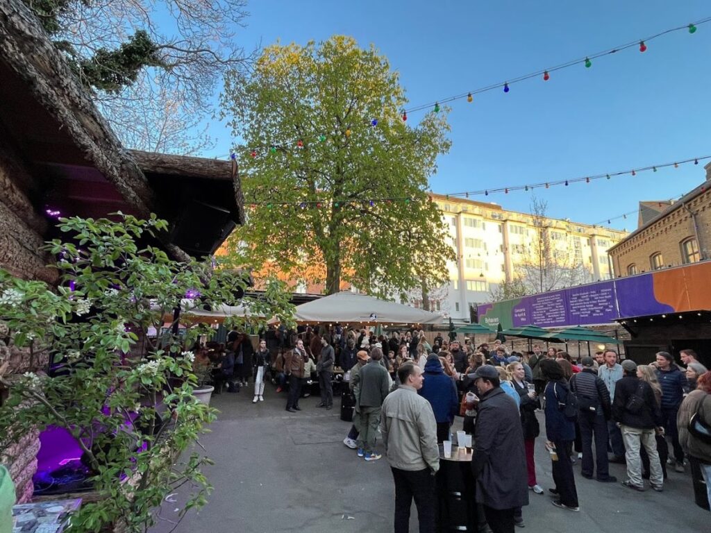 people enjoying life music outdoors with a blue sky in Byhaven pumpehuset, copenhagen