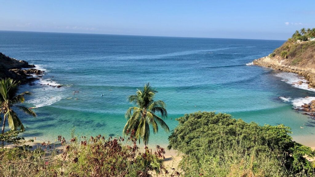 playa carrizalillo in puerto escondido, best beginner surfer beach