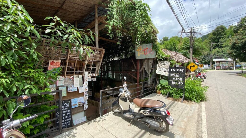 entrance to Fat Cat Pai, on the road leading to the Big bBddha, pai