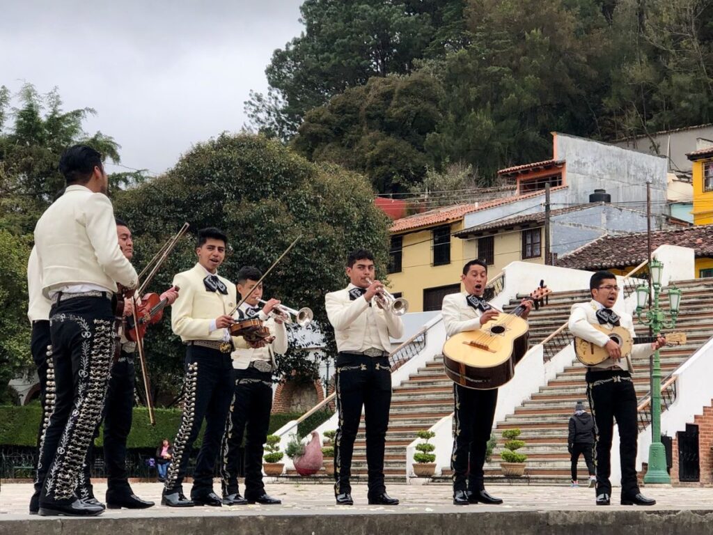 mariachi band in Plaza de la Merced in San Cristobal de las casas, free thing to do