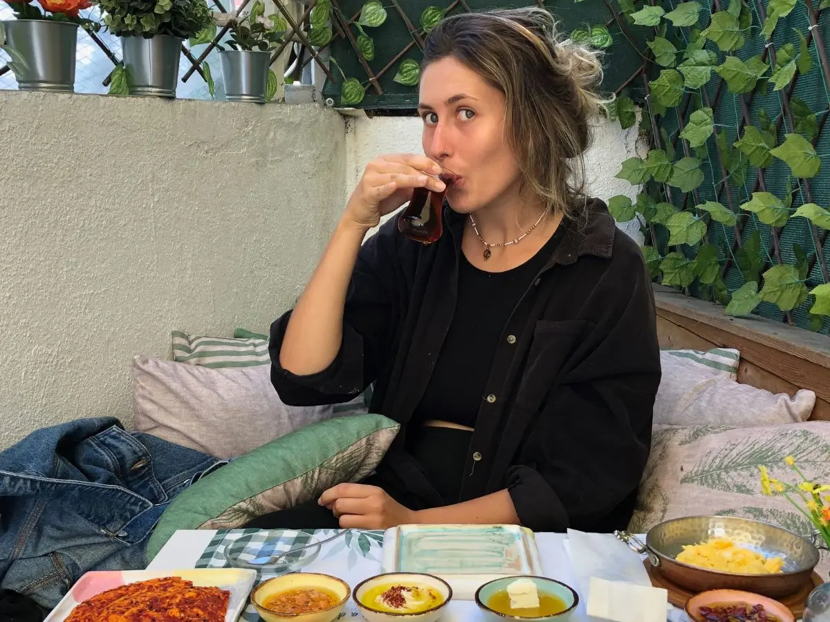 Jules from Real Talk Travel eating breakfast in Istanbul